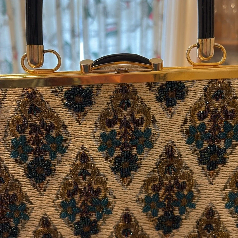 Vintage Beaded Tapestry Top-Handle Handbag with Clasp Closure. - Picture 6 of 12